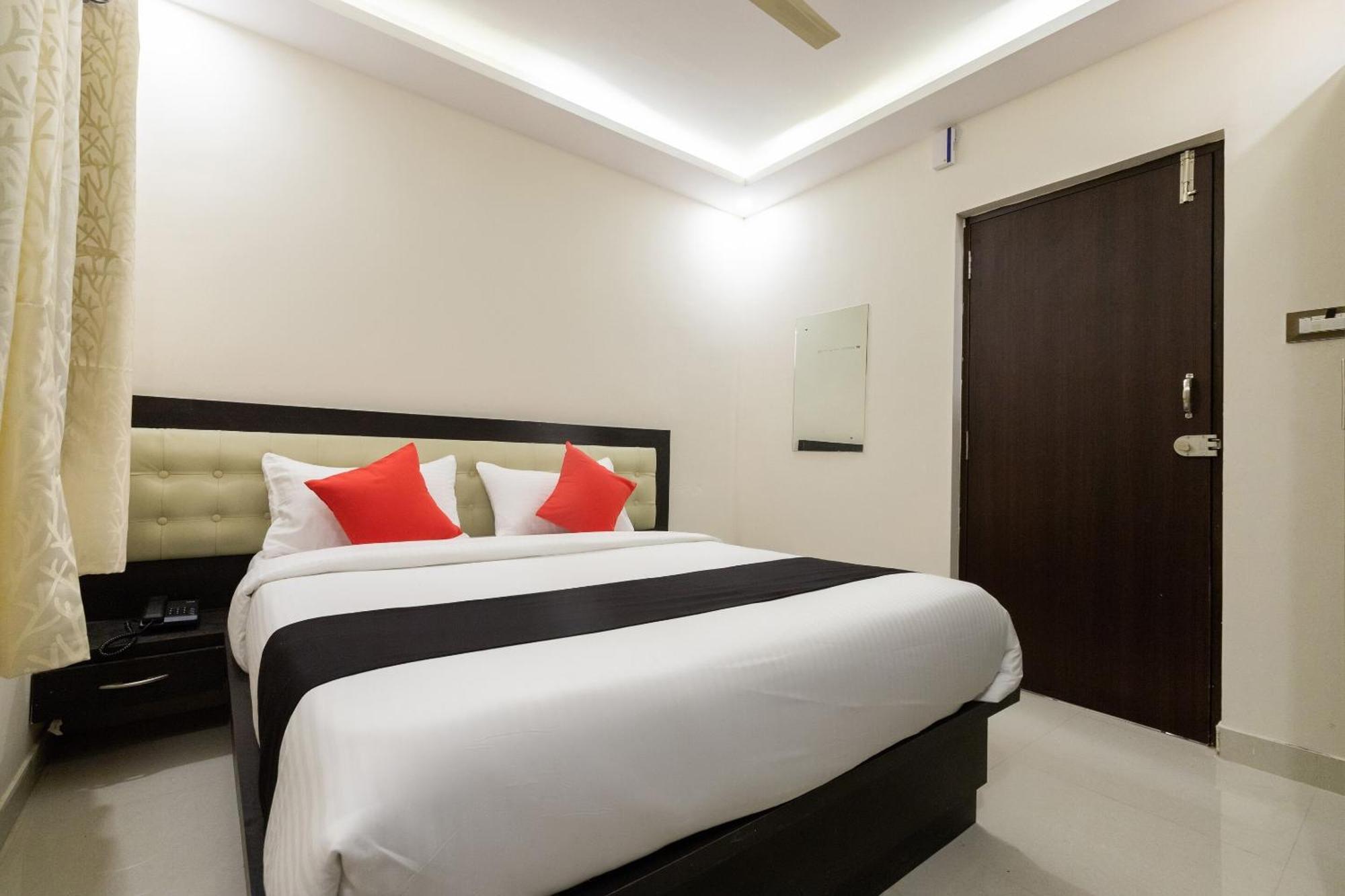 Capital O Regal Suites Bangalore Luaran gambar