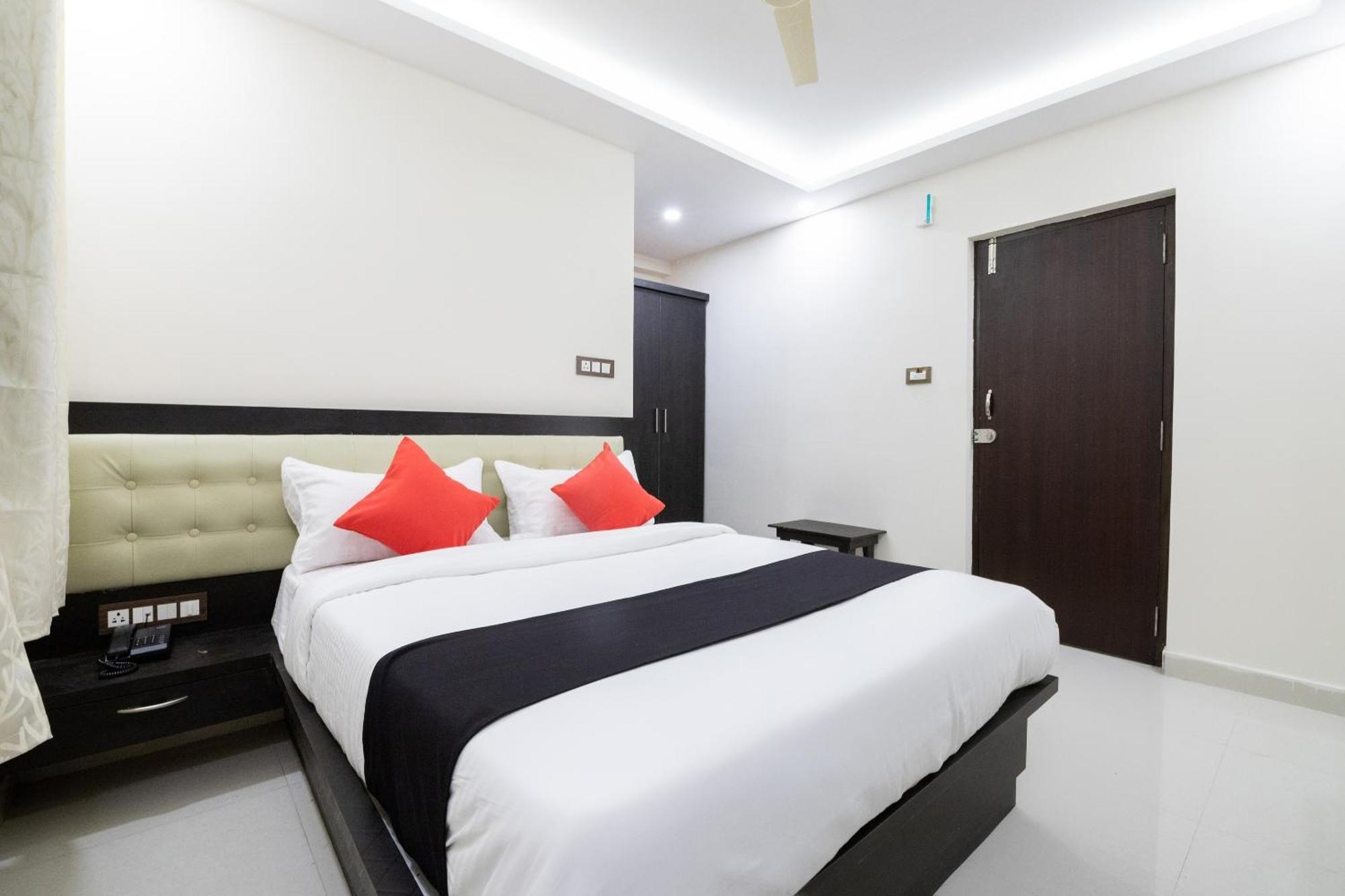 Capital O Regal Suites Bangalore Luaran gambar